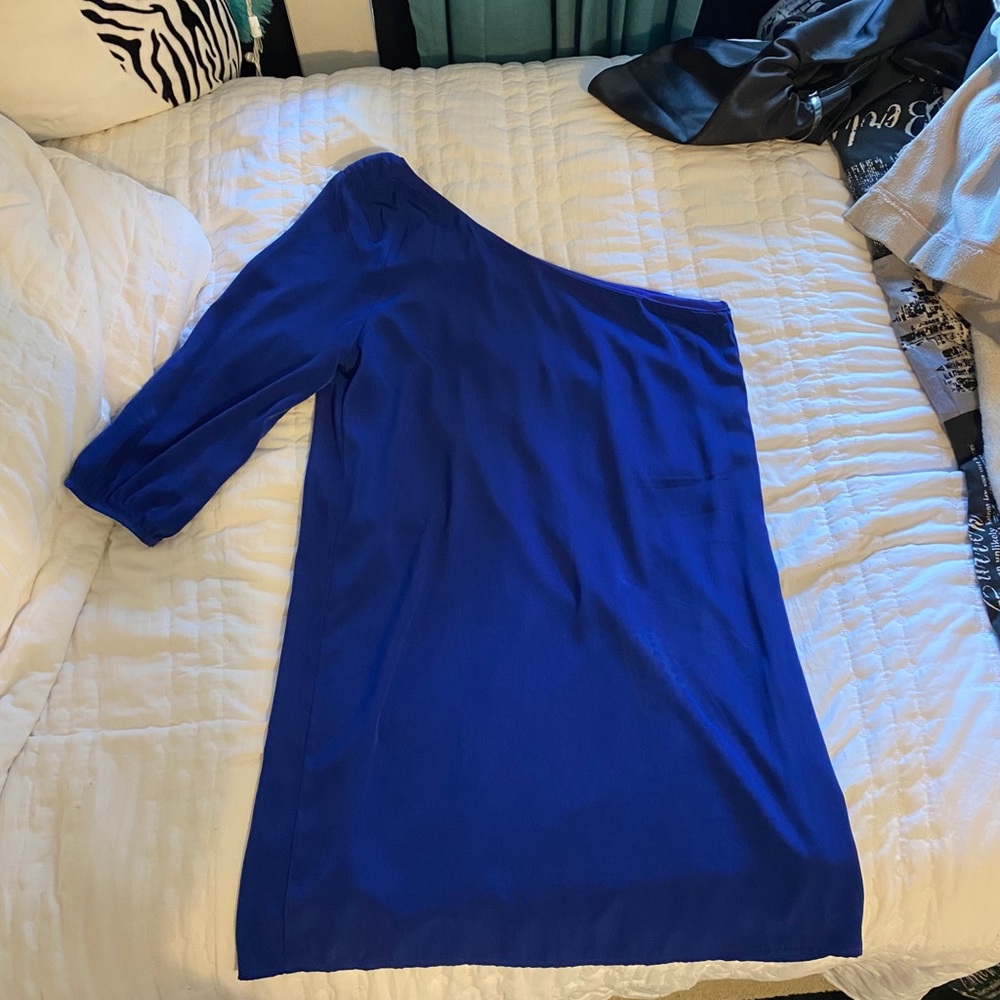 One sleeve dress